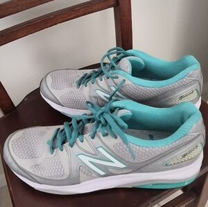 New Balance Women's Gray and Teal Athletic Sneakers Size 11